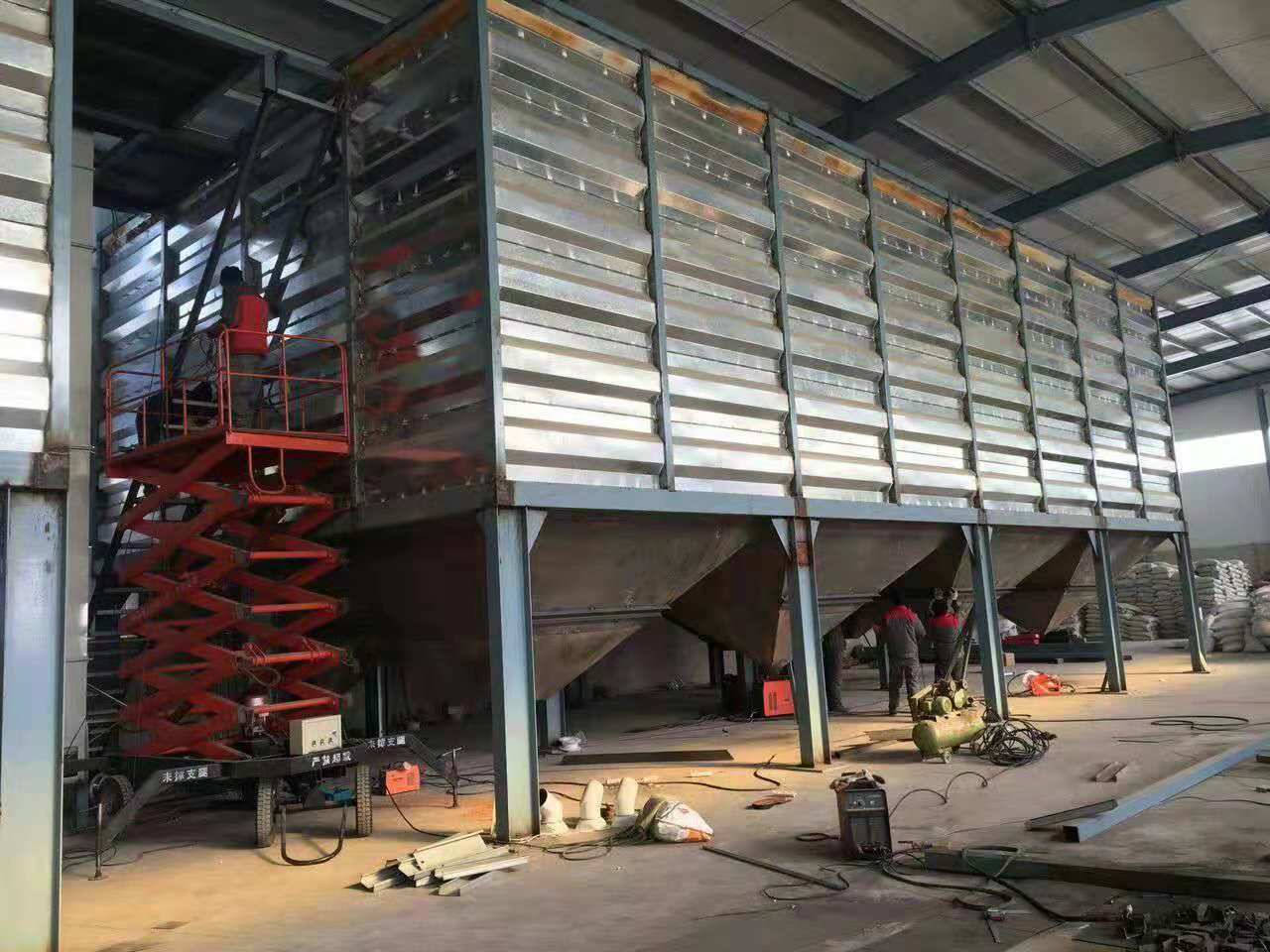 粮食钢板仓安装图片