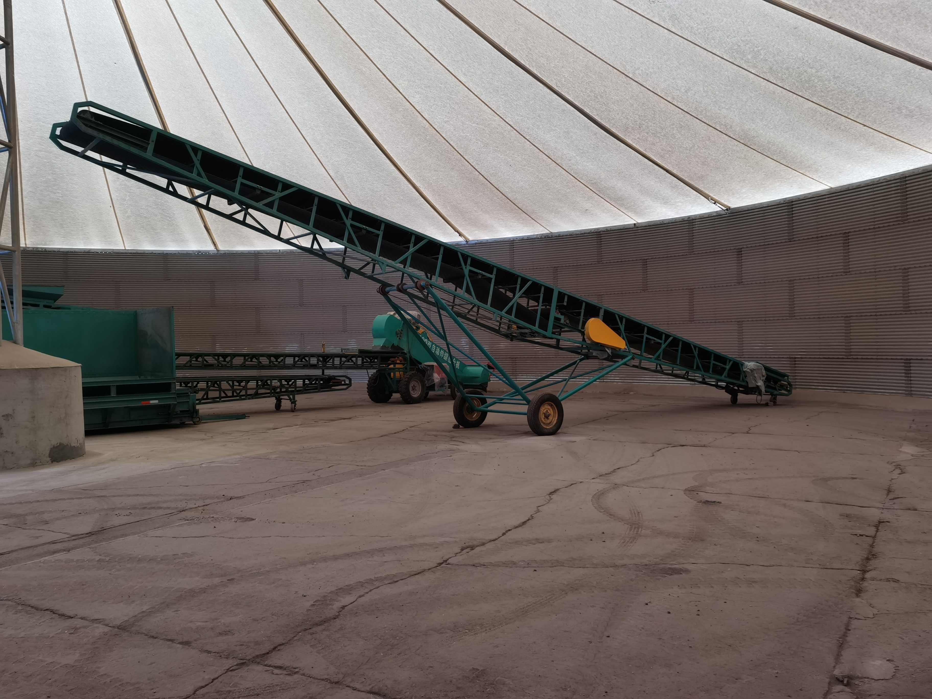 皮带输送机图片