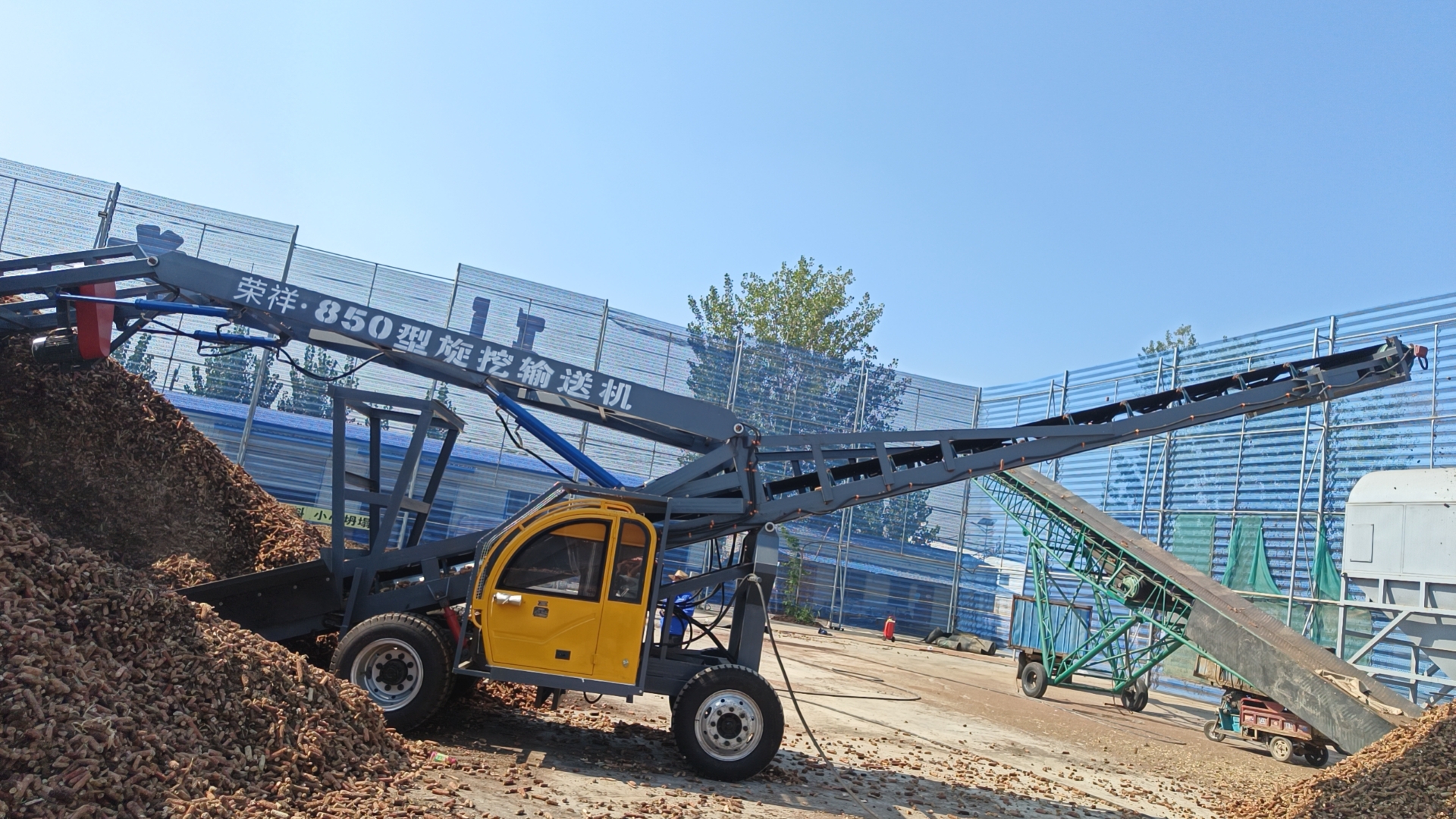 旋挖输送机图片